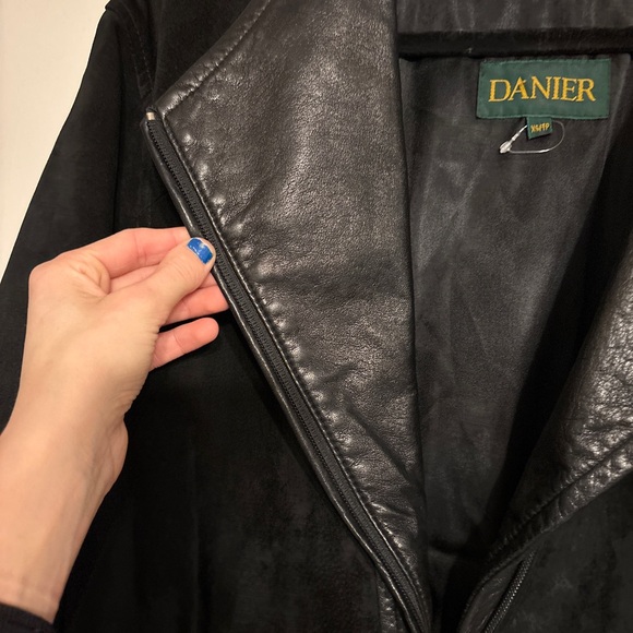 Danier Black Leather Women's Jacket - Picture 5 of 12